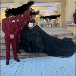 Quince or sweet sixteen Black dress with removal tail.